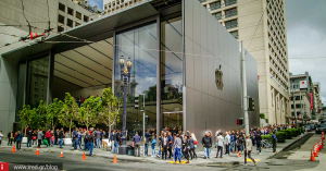 Apple - Ανοίγει το πρώτο της κατάστημα στην “έδρα” της Samsung