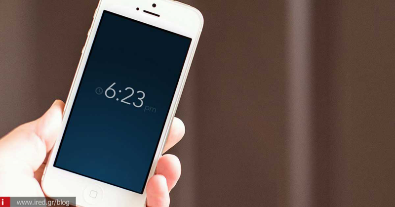Πώς μια iOS συσκευή διατηρεί την αίσθηση του χρόνου όταν μένει από μπαταρία;
