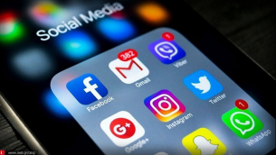 Τα social media είναι επικίνδυνα για τους νέους, προειδοποιεί ο αρχίατρος των ΗΠΑ
